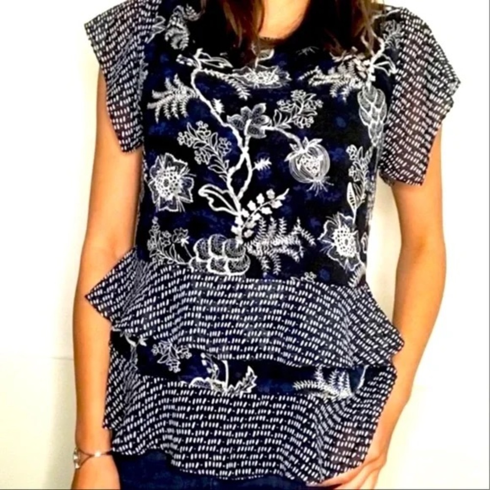 CAbi Navy White Floral‎ Top XL